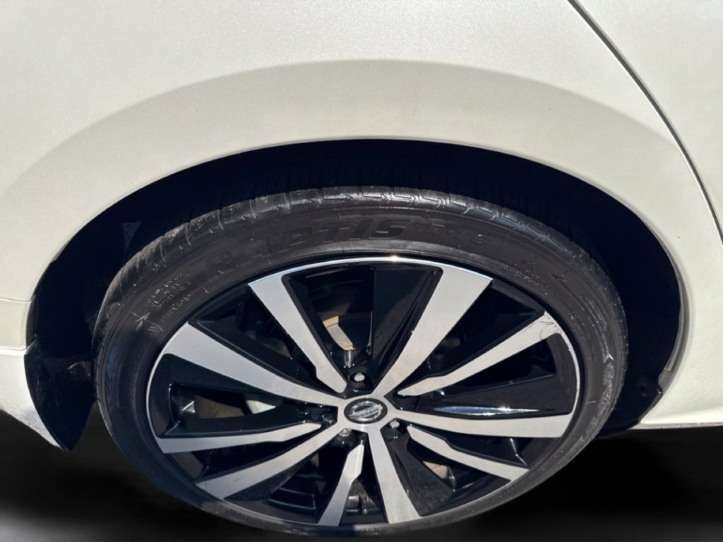 Used 2020 Nissan Altima 2.0 Platinum FWD image 25