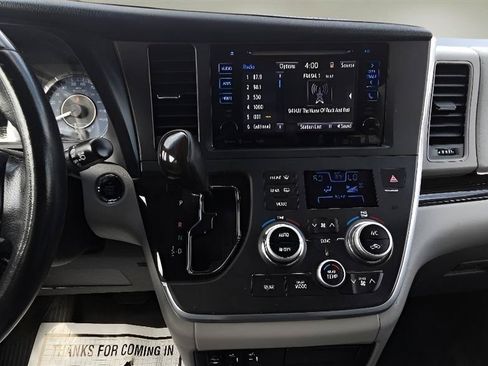 Used 2017 Toyota Sienna XLE Premium w/ Outdoor Package AWD/4WD image 15