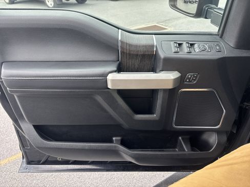 Used 2021 Ford F250 Lariat image 16