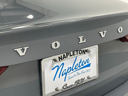 Used 2022 Volvo S60 B5 Momentum w/ Premium Package image 8