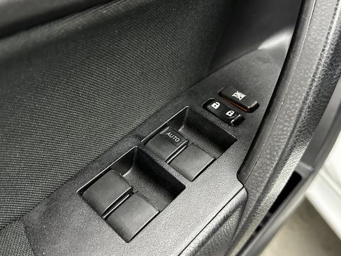 Used 2019 Toyota Corolla LE image 11