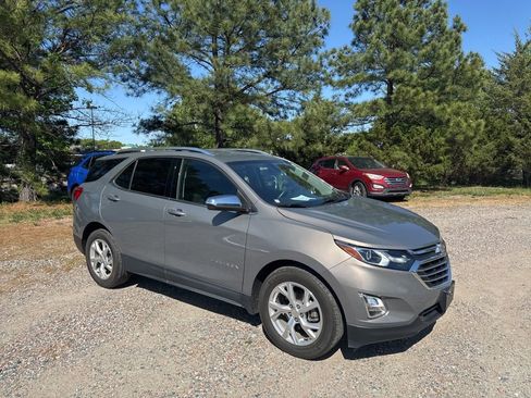 Used 2018 Chevrolet Equinox Premier FWD image 1