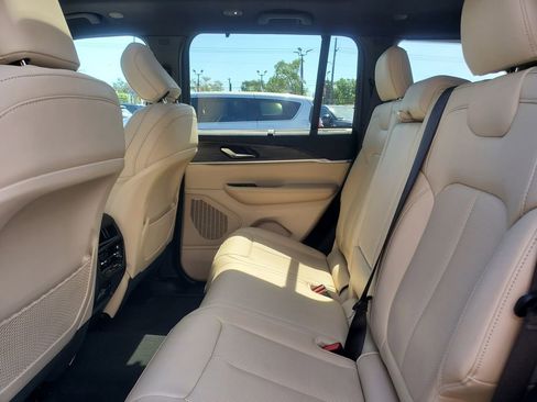 Used 2025 Jeep Grand Cherokee Limited w/ Luxury Tech Group II AWD/4WD image 12