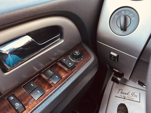 Used 2010 Ford Expedition Limited image 37