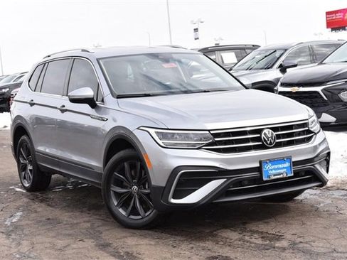 Certified 2024 Volkswagen Tiguan SE image 2