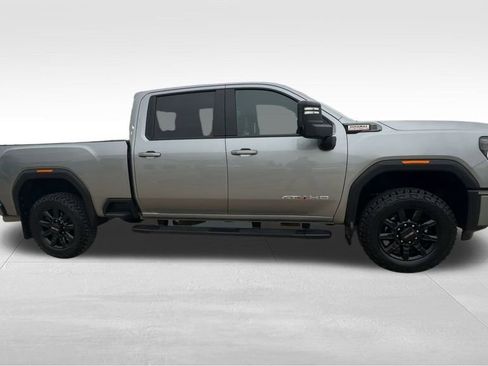 Used 2025 GMC Sierra 2500 AT4 image 10