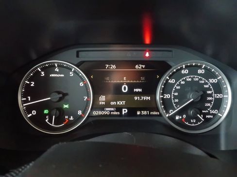 Used 2025 Mitsubishi Outlander SE FWD image 2