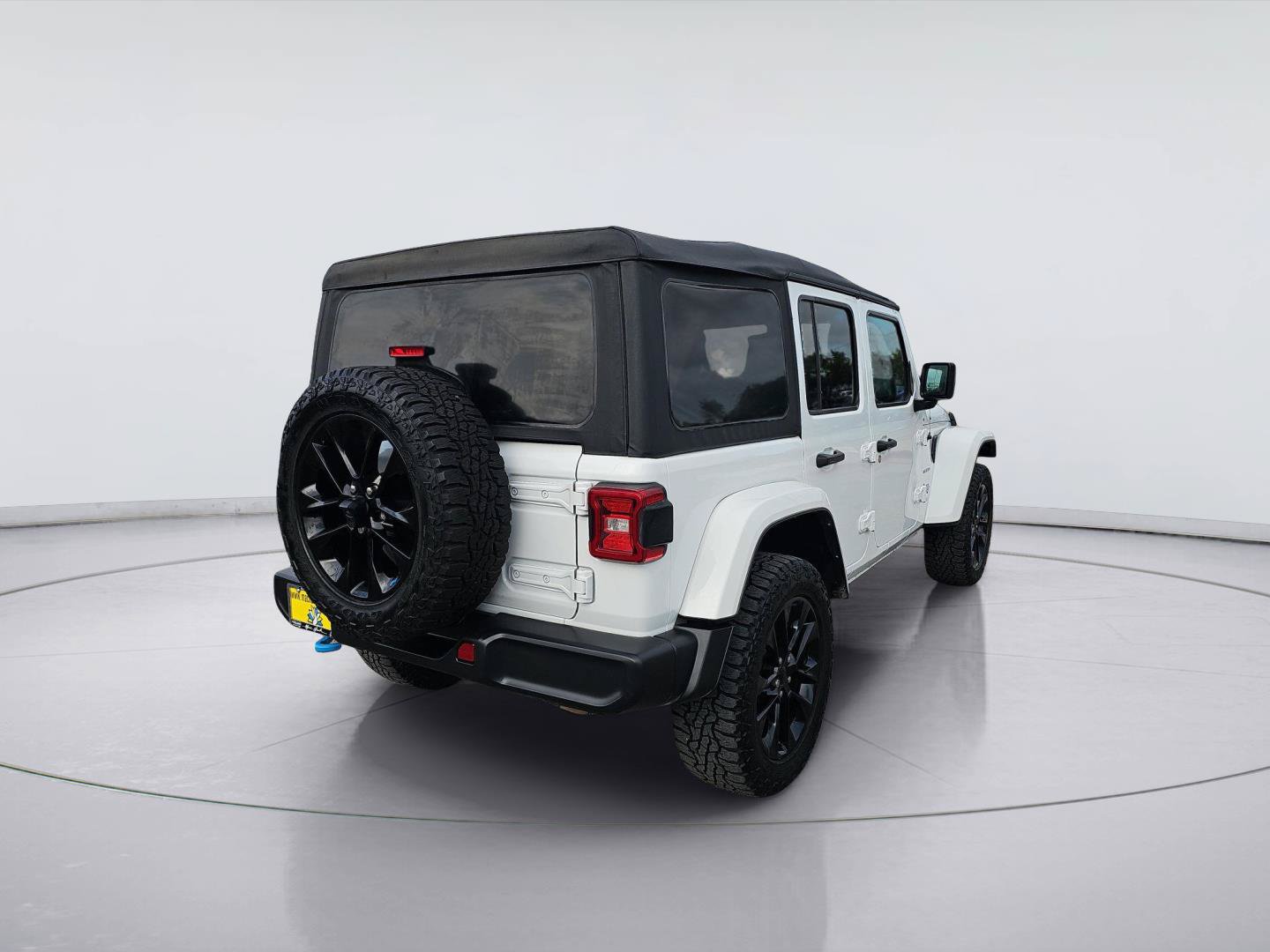 Used 2022 Jeep Wrangler Unlimited Sahara AWD/4WD image 5