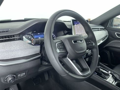 Used 2024 Jeep Compass Latitude image 27