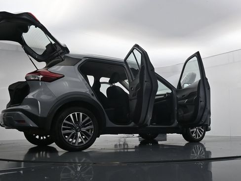 Used 2021 Nissan Kicks SV FWD image 43