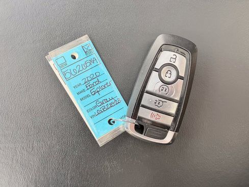 Used 2020 Ford Explorer Platinum w/ Premium Technology Package image 38