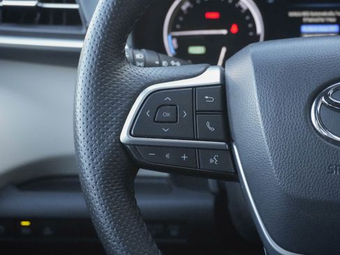 Used 2021 Toyota Sienna Limited image 15