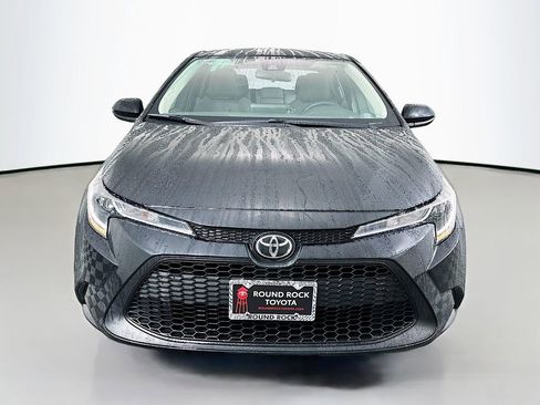 Used 2022 Toyota Corolla LE image 2