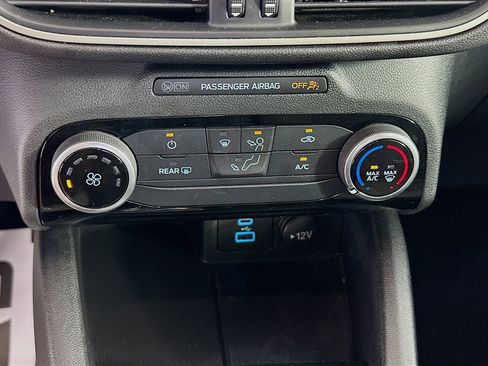 Used 2022 Ford Escape SE FWD image 16