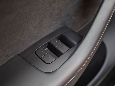 Used 2023 Tesla Model Y AWD image 34