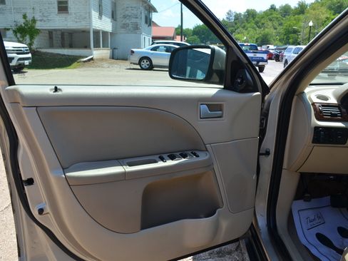 Used 2006 Ford Five Hundred SEL FWD image 13