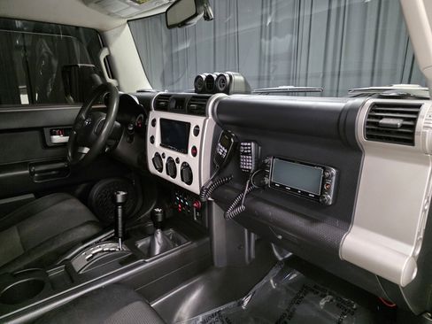 Used 2013 Toyota FJ Cruiser 4WD image 28