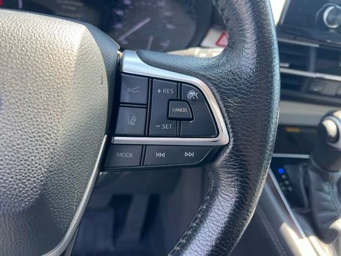 Used 2022 Toyota Sienna XLE w/ XLE Plus Package FWD image 16