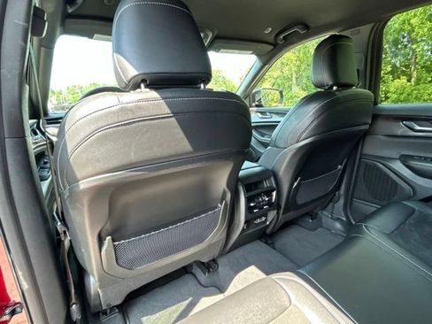 Used 2023 Jeep Grand Cherokee Altitude AWD/4WD image 25