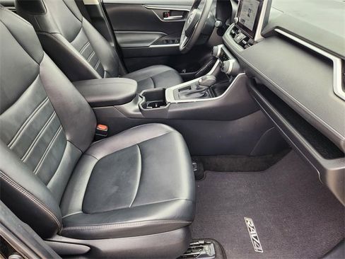 Used 2023 Toyota RAV4 XLE Premium image 14