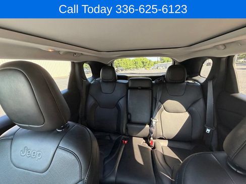 Used 2021 Jeep Cherokee Latitude Lux w/ Sun & Sound Group AWD/4WD image 24
