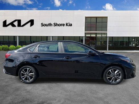 Used 2022 Kia Forte LXS image 4