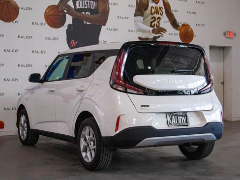 Used 2025 Kia Soul LX w/ LX Technology Package FWD image 21