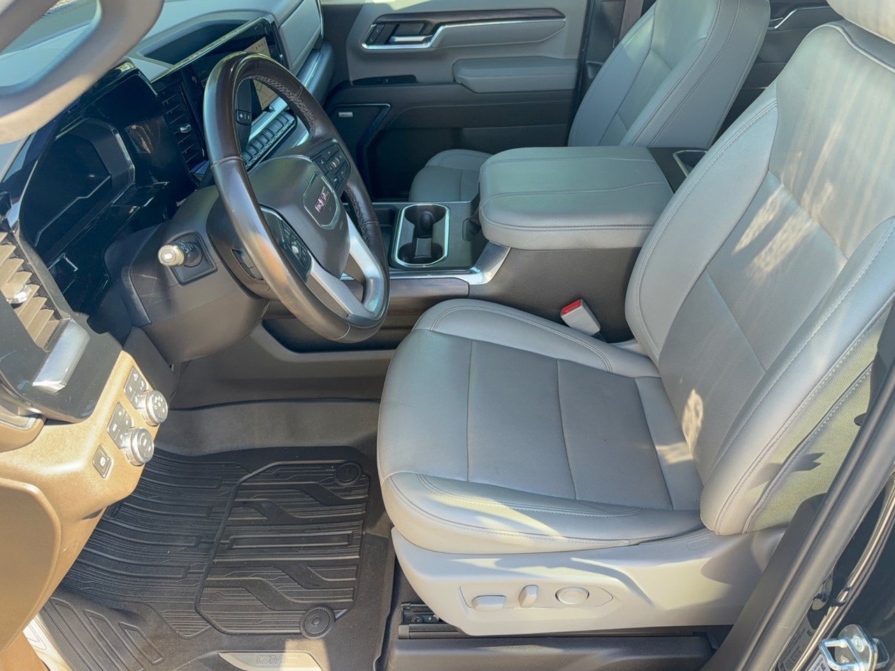 Used 2024 GMC Sierra 3500 SLT w/ SLT Premium Package AWD/4WD image 5
