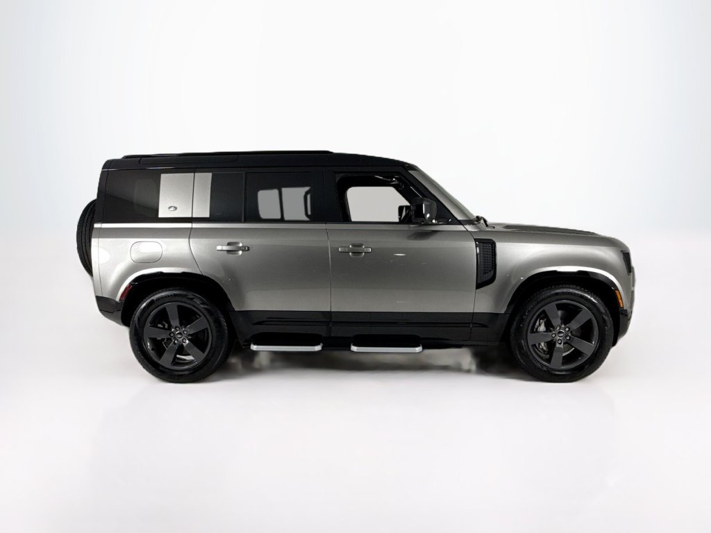 Used 2024 Land Rover Defender 110 X-Dynamic SE AWD/4WD image 6