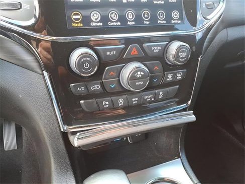 Used 2022 Jeep Grand Cherokee Laredo X image 19