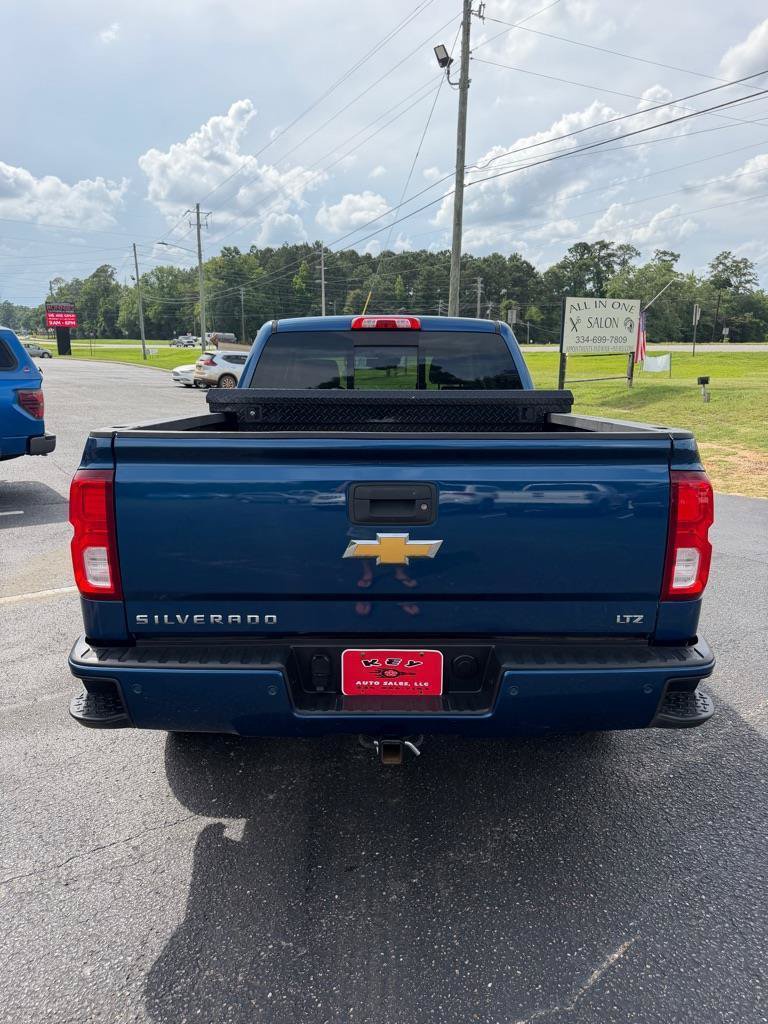 Used 2017 Chevrolet Silverado 1500 LTZ Z71 w/ LTZ Plus Package AWD/4WD image 4