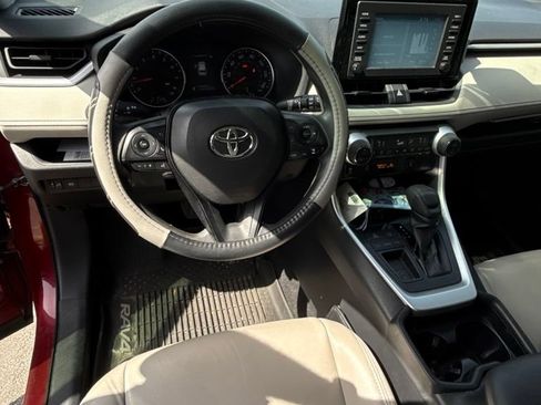 Used 2019 Toyota RAV4 XLE w/ Convenience Package FWD image 13
