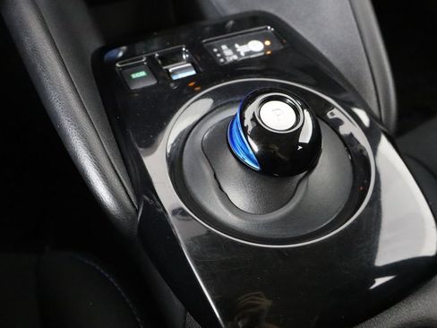 Used 2021 Nissan Leaf SV w/ SV Technology Package FWD image 24