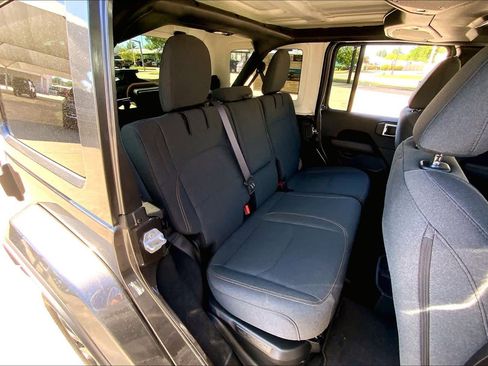 Certified 2025 Jeep Wrangler Unlimited Sahara w/ Safety Group AWD/4WD image 18