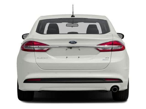 Used 2017 Ford Fusion SE w/ Fusion SE Technology Package FWD image 5