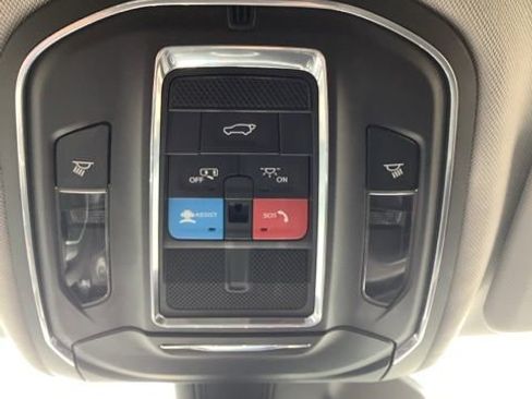 Used 2023 Jeep Grand Cherokee Limited w/ Luxury Tech Group II AWD/4WD image 29