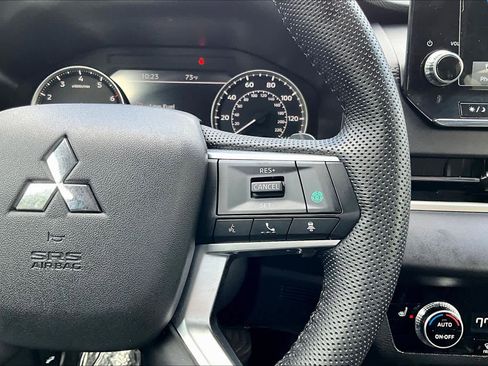 Used 2023 Mitsubishi Outlander SE image 24