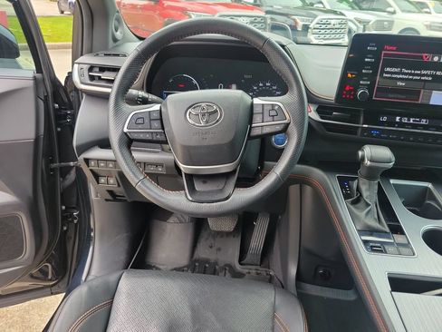 Used 2024 Toyota Sienna XSE w/ XSE Premium Package FWD image 23