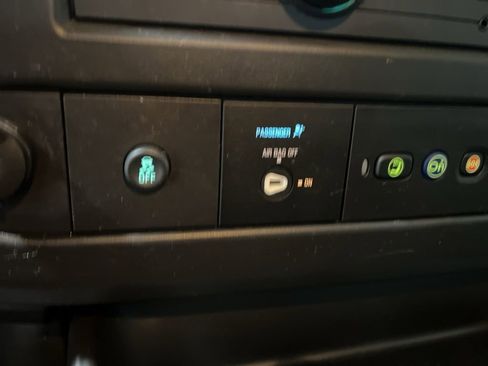 Used 2024 Chevrolet Express 2500 w/ Driver Convenience Package image 25