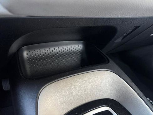 Used 2021 Toyota Corolla LE image 21