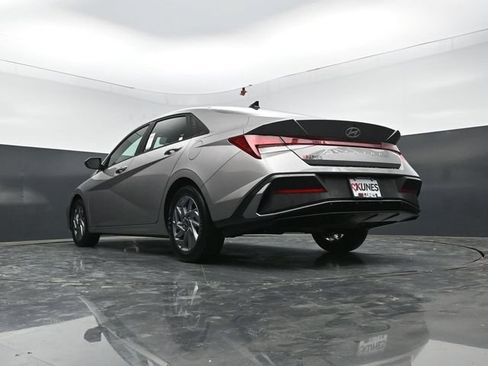 Used 2024 Hyundai Elantra SEL FWD image 61