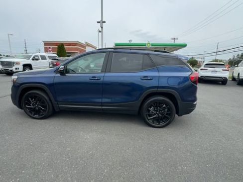 Used 2023 GMC Terrain SLT w/ Infotainment Package II AWD/4WD image 5