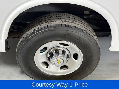 Used 2024 Chevrolet Express 3500 LT w/ LT Preferred Equipment Group RWD image 13