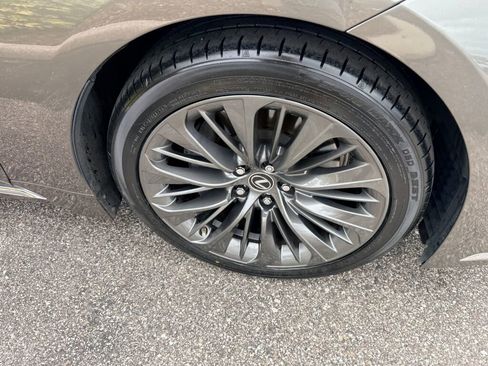 Used 2021 Lexus LS 500 w/ Accessory Package (Z2) image 14