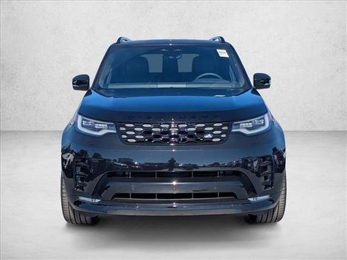 New 2025 Land Rover Discovery Dynamic SE image 6