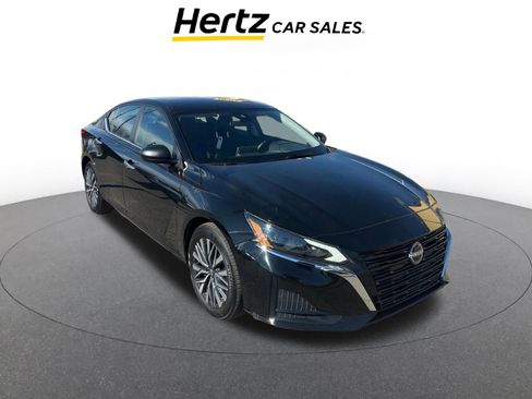 Used 2025 Nissan Altima 2.5 SV image 1