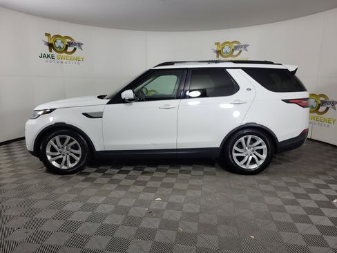 Used 2017 Land Rover Discovery HSE image 2