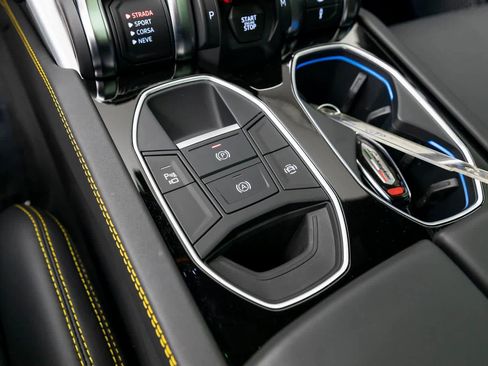 Used 2022 Lamborghini Urus image 38