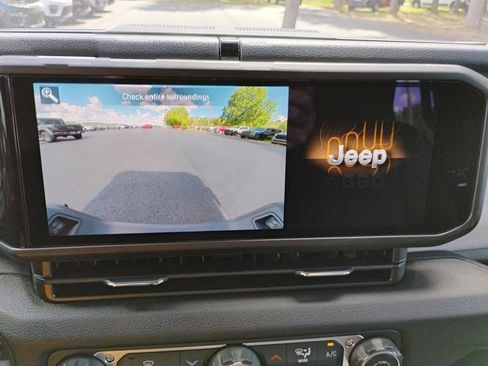 New 2025 Jeep Gladiator Sport image 30