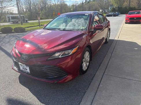 Used 2018 Toyota Camry LE FWD image 3
